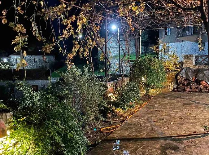 St. John Traditional House 펜션 *