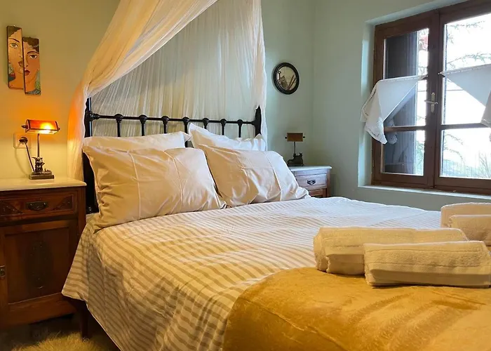 St. John Traditional House 펜션 *